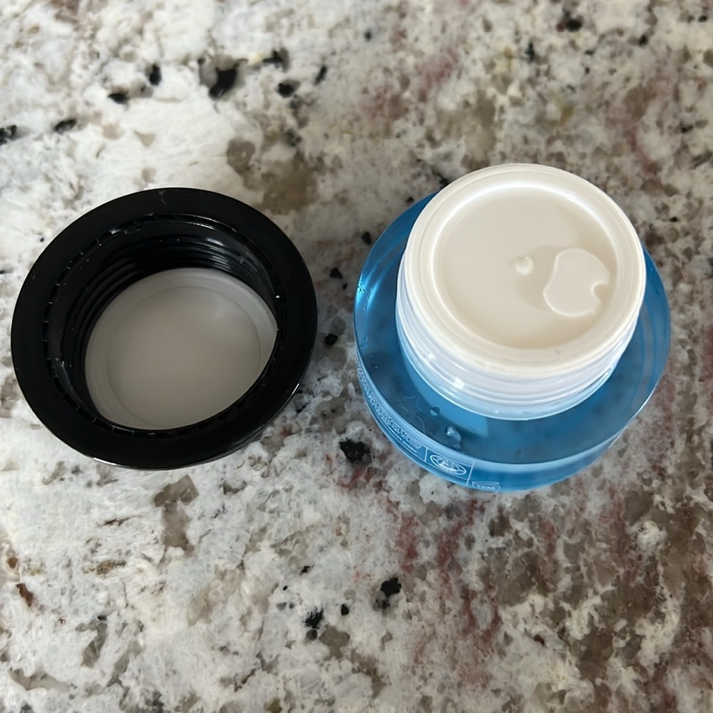 Belif Moisturizing Eye Bomb full size - Picture 4 of 4